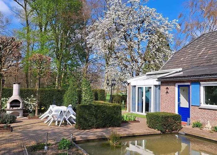 Vakantiehuis Cozy In *